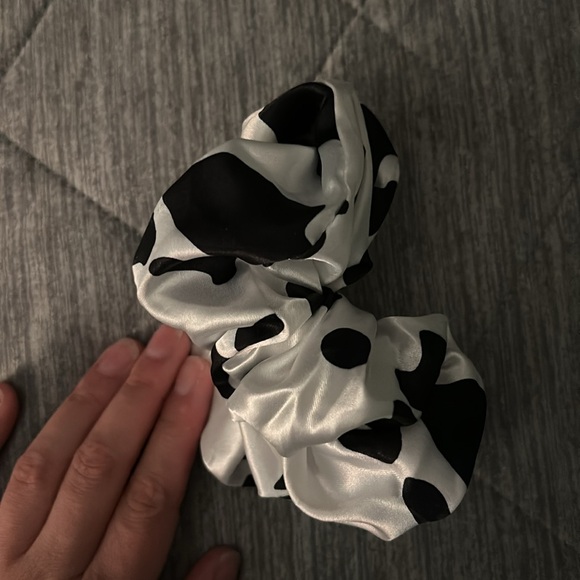 Urban Outfitters Cow Print Scrunchie - Picture 2 of 3
